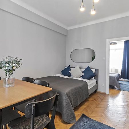 French Balcony - 45M² - Szeneviertel Apartment Vienna Exterior photo