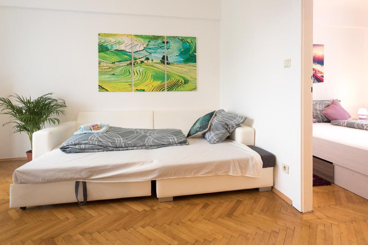 French Balcony - 45M² - Szeneviertel Apartment Vienna Exterior photo
